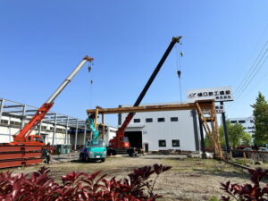 看板と門型クレーンの解体工事